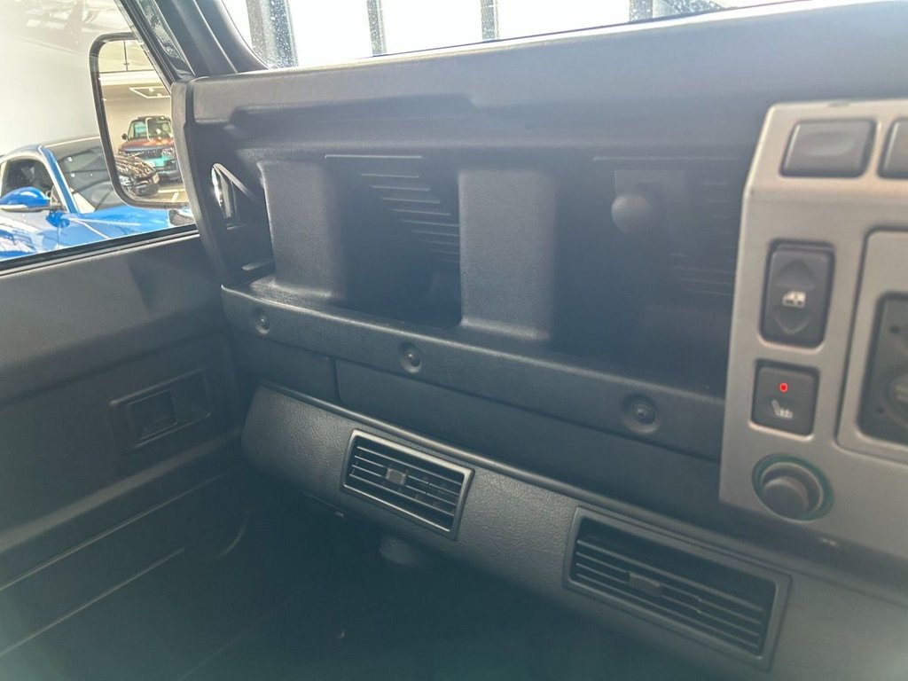 Used Land Rover Defender 2006 for sale - 77879878: Photo 40