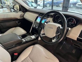 Used Land Rover Discovery 2017 for sale - 76654603: Photo