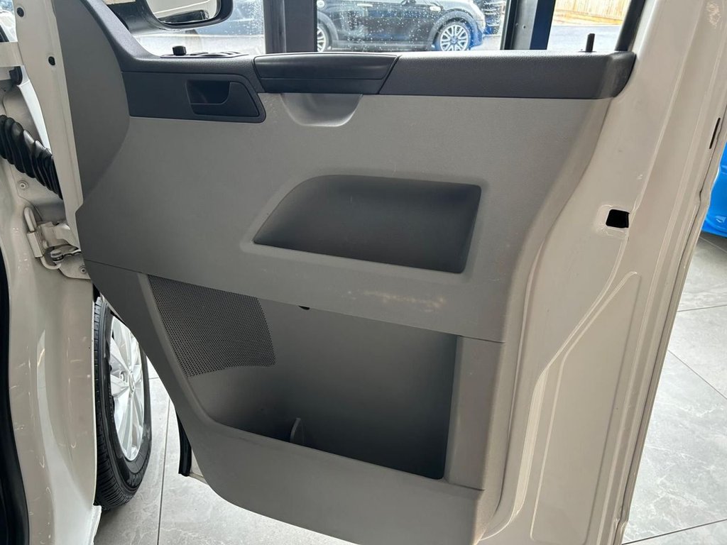 Used Volkswagen Transporter 2015 for sale - 77627392: Photo 24