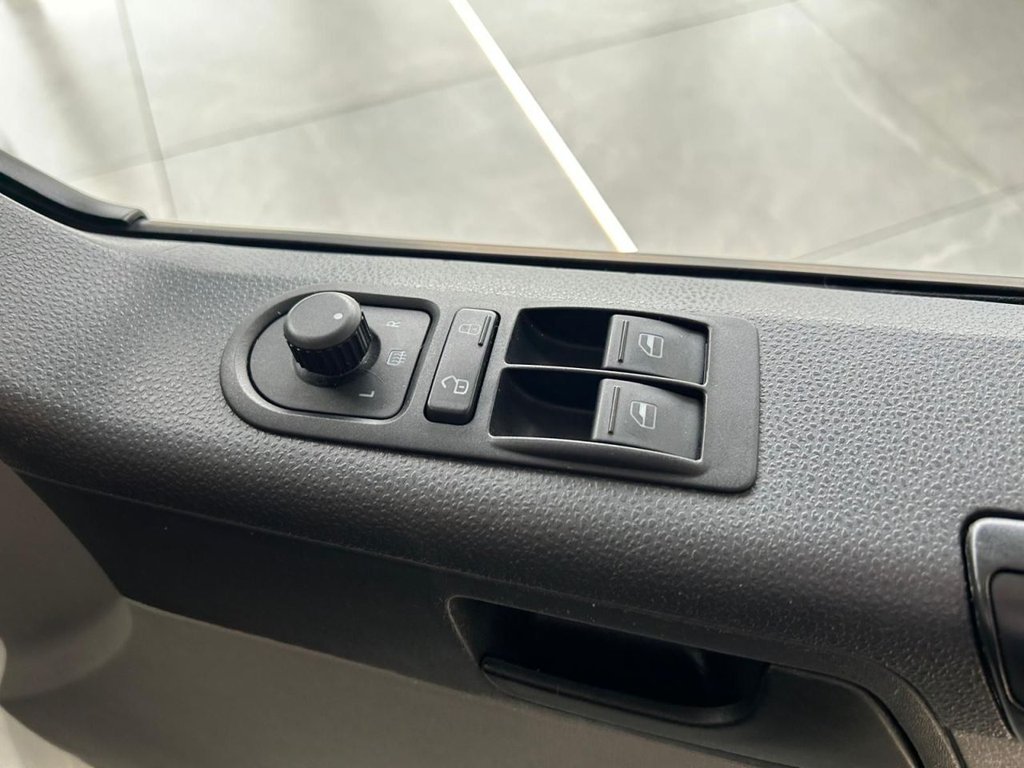 Used Volkswagen Transporter 2015 for sale - 77627392: Photo 30