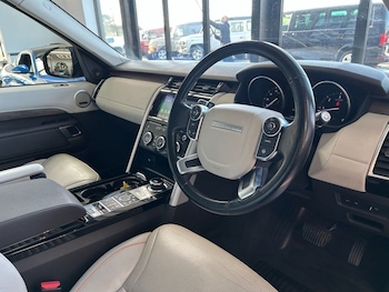 Used Land Rover Discovery 2017 for sale - 77809960: Photo