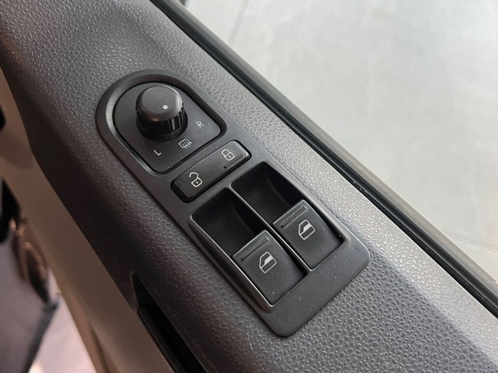 Used Volkswagen Transporter 2015 for sale - 76941657: Photo 24