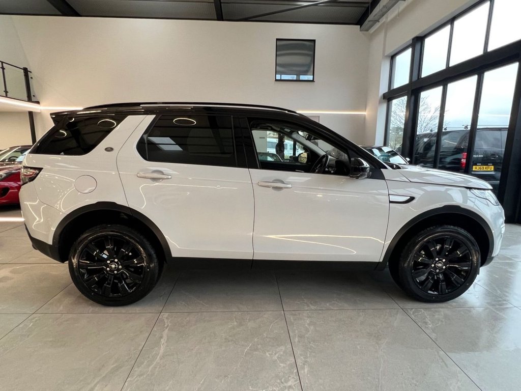 Used Land Rover Discovery Sport 2017 for sale - 77421831: Photo 2