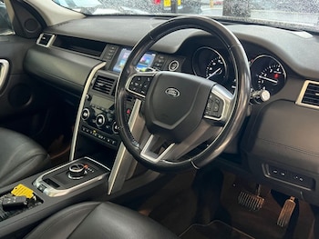 Used Land Rover Discovery Sport 2017 for sale - 77421831: Photo