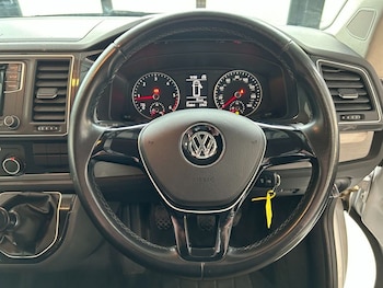 Used Volkswagen Caravelle 2016 for sale - 77919987: Photo