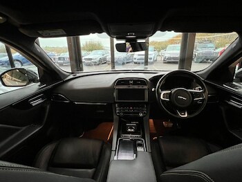 Used Jaguar F-Pace 2020 for sale - 76481749: Photo