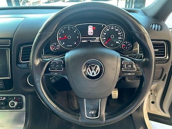 Used Volkswagen Touareg 2016 for sale - 79155084: Photo