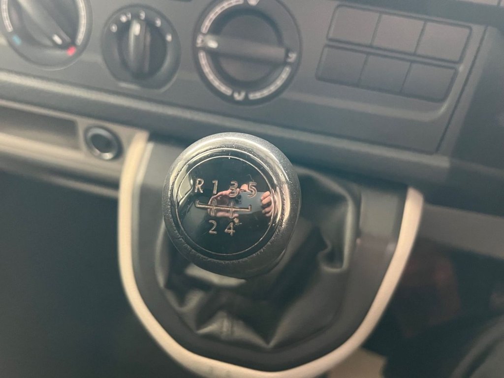 Used Volkswagen Transporter 2017 for sale - 77153152: Photo 38