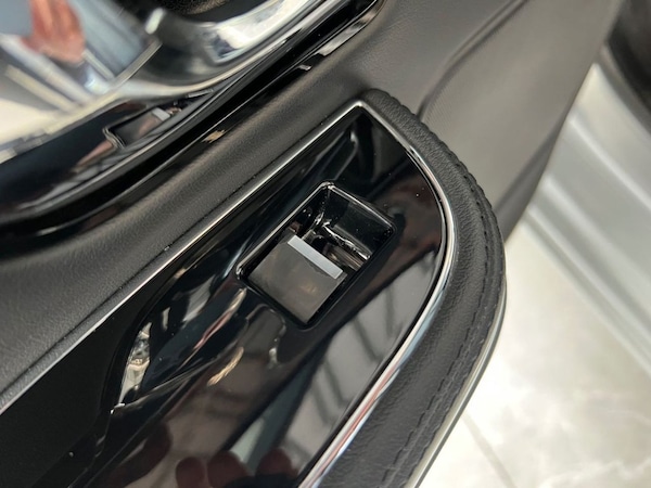Used Jaguar XJ 2011 for sale - 76132927: Photo 32