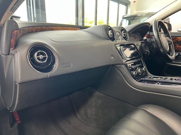 Used Jaguar XJ 2011 for sale - 76132927: Photo 36