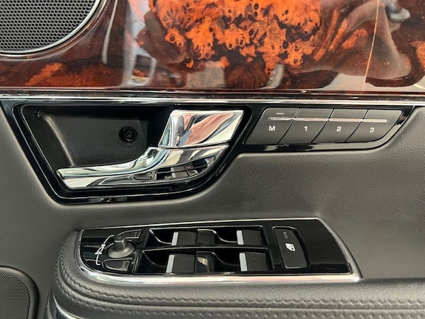 Used Jaguar XJ 2011 for sale - 76132927: Photo 41