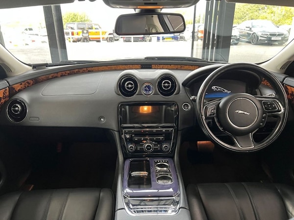 Used Jaguar XJ 2011 for sale - 76132927: Photo 4