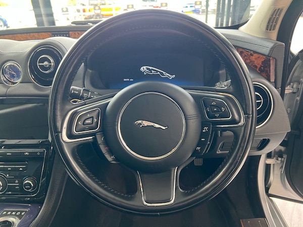 Used Jaguar XJ 2011 for sale - 76132927: Photo 50