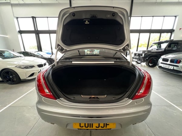 Used Jaguar XJ 2011 for sale - 76132927: Photo 5