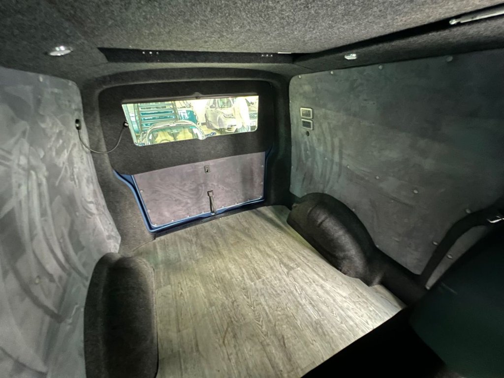 Used Volkswagen Transporter 2018 for sale - 76378478: Photo 42