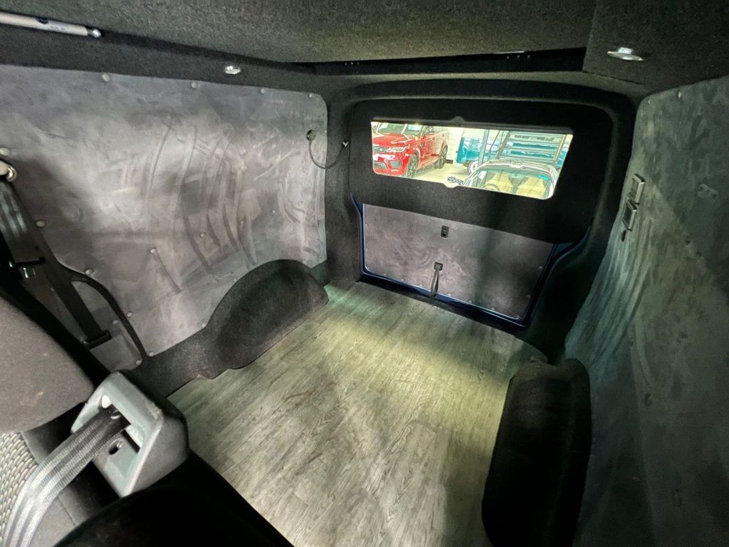 Used Volkswagen Transporter 2018 for sale - 76378478: Photo 43