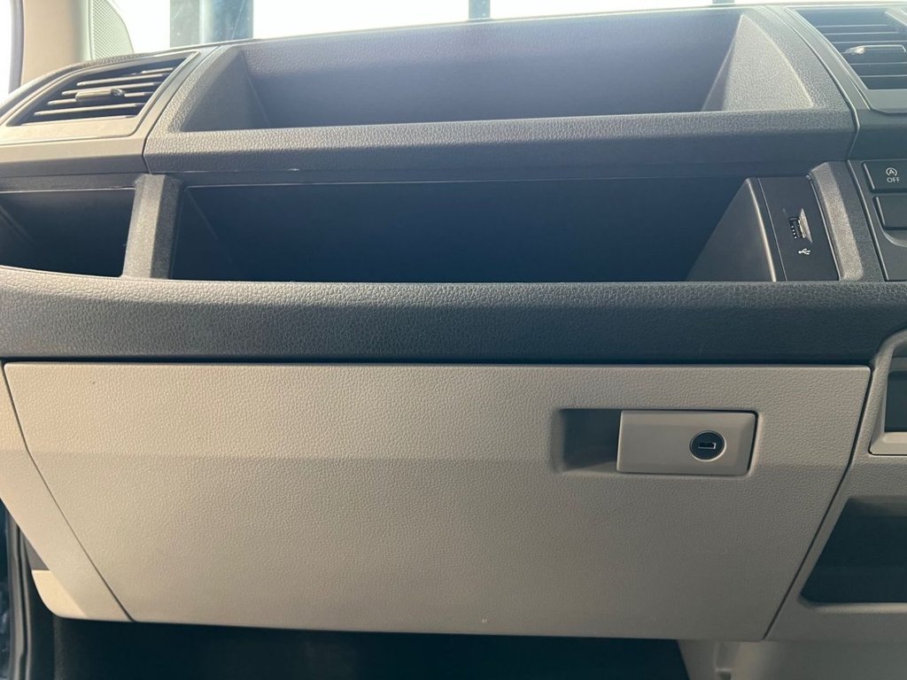Used Volkswagen Transporter 2018 for sale - 76378478: Photo 48