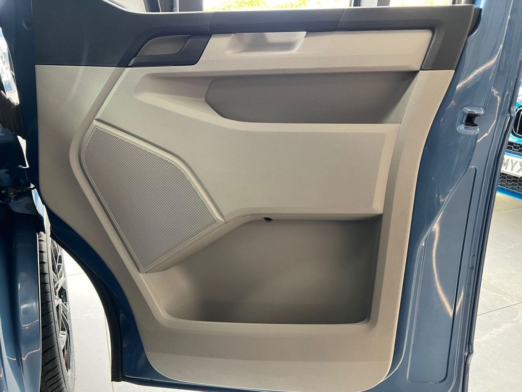 Used Volkswagen Transporter 2018 for sale - 76378478: Photo 50