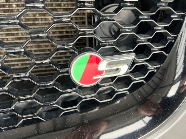 Used Jaguar F-Pace 2017 for sale - 76279488: Photo 18