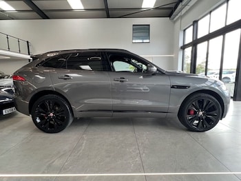 Used Jaguar F-Pace 2017 for sale - 76279488: Photo 2