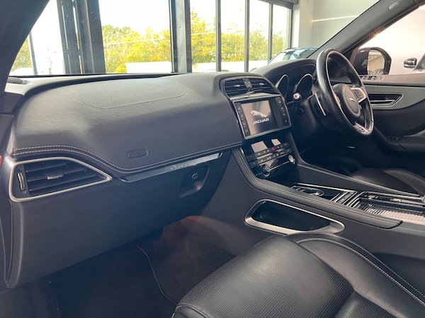 Used Jaguar F-Pace 2017 for sale - 76279488: Photo 32