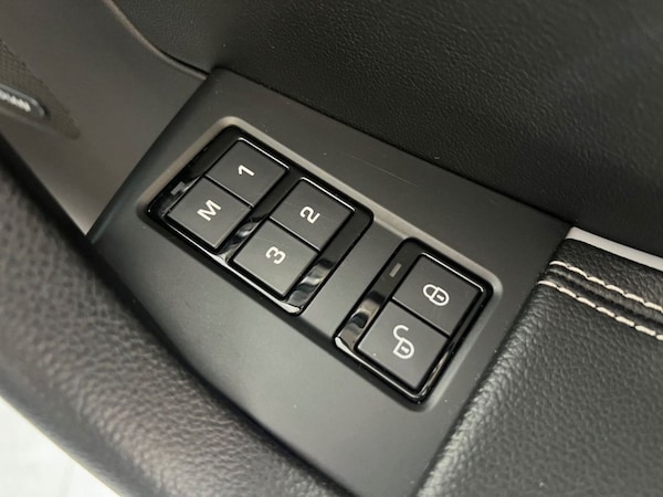 Used Jaguar F-Pace 2017 for sale - 76279488: Photo 38