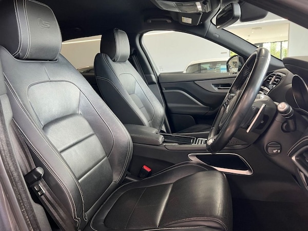 Used Jaguar F-Pace 2017 for sale - 76279488: Photo 3