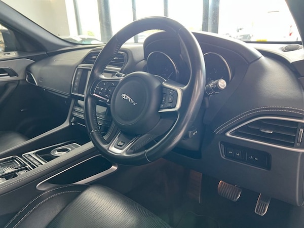 Used Jaguar F-Pace 2017 for sale - 76279488: Photo 44