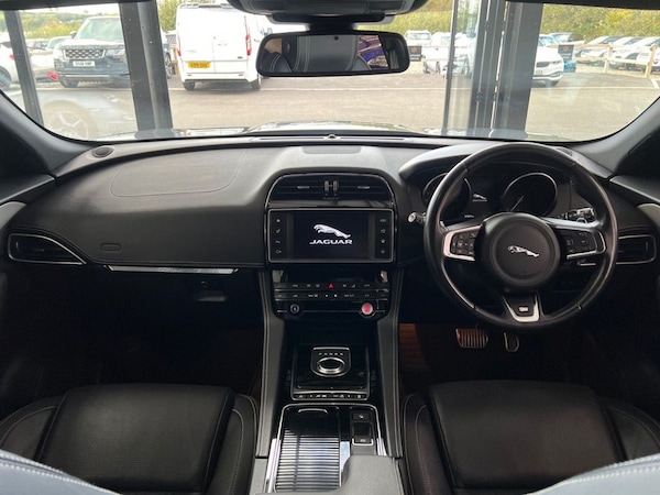 Used Jaguar F-Pace 2017 for sale - 76279488: Photo 4