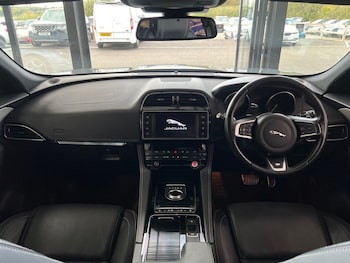 Used Jaguar F-Pace 2017 for sale - 76279488: Photo 4