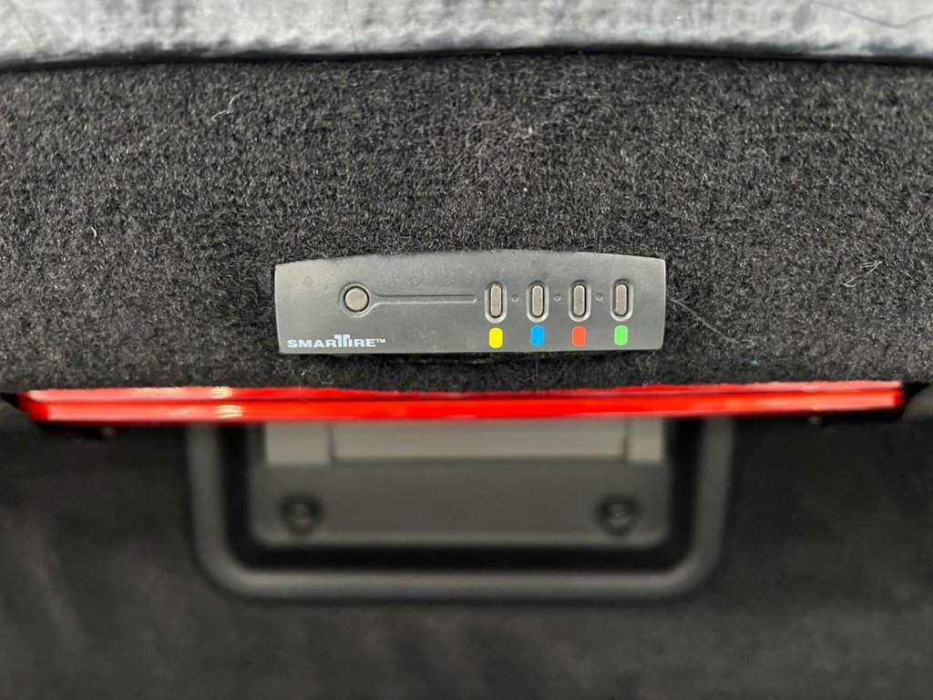 Used Aston Martin DB9 2004 for sale - 76080492: Photo 27