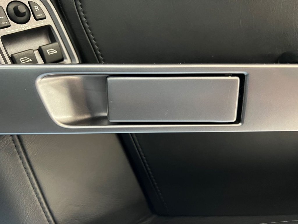 Used Aston Martin DB9 2004 for sale - 76080492: Photo 33