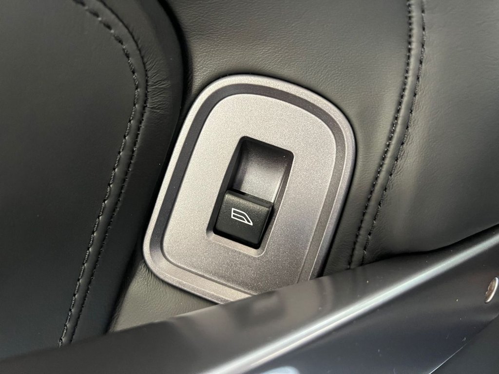 Used Aston Martin DB9 2004 for sale - 76080492: Photo 43