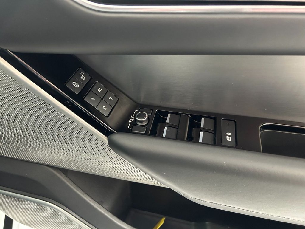 Used Land Rover Range Rover Velar 2018 for sale - 77919649: Photo 33