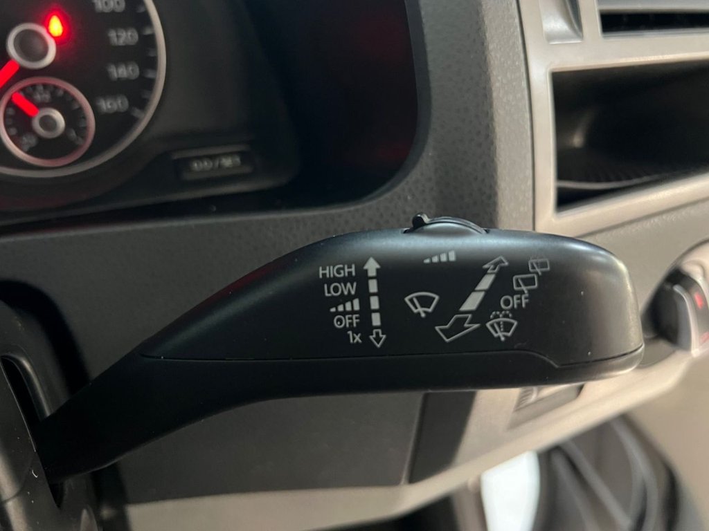 Used Volkswagen Transporter 2015 for sale - 76547221: Photo 31