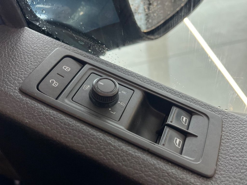 Used Volkswagen Transporter 2015 for sale - 76868005: Photo 29