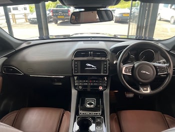 Used Jaguar F-Pace 2016 for sale - 75867956: Photo