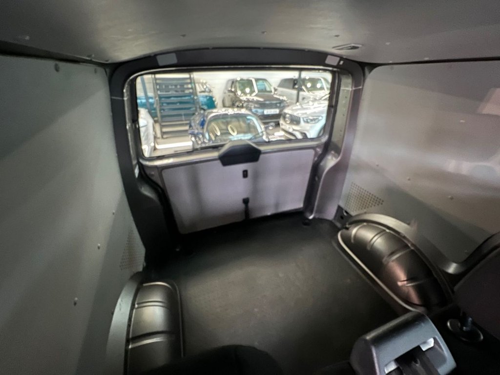 Used Volkswagen Transporter 2017 for sale - 76686062: Photo 50