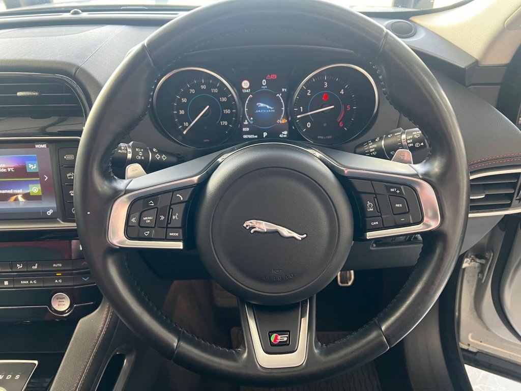 Used Jaguar F-Pace 2016 for sale - 77483397: Photo 4