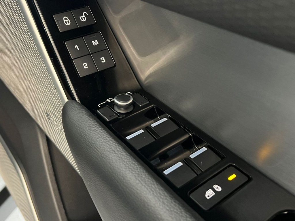 Used Land Rover Range Rover Velar 2018 for sale - 76985799: Photo 41