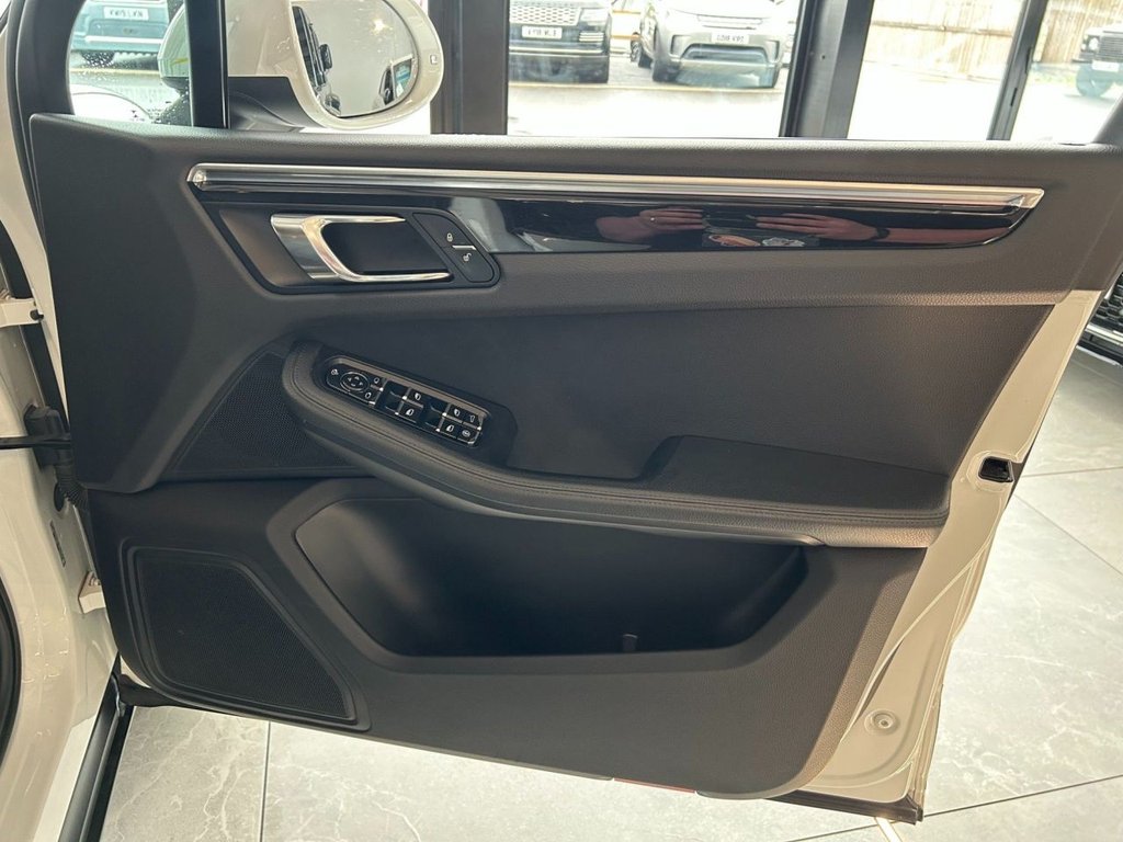 Used Porsche Macan 2014 for sale - 78044125: Photo 24