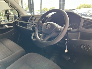 Used Volkswagen Transporter Shuttle 2017 for sale - 79318482: Photo