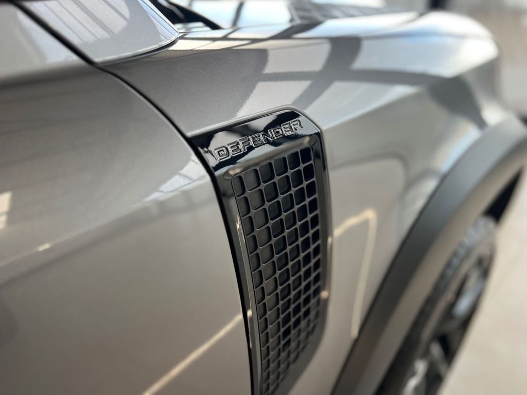 Used Land Rover Defender 2021 for sale - 77227569: Photo 11