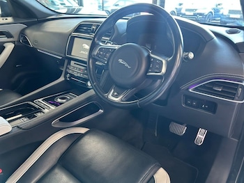 Used Jaguar F-Pace 2017 for sale - 79493778: Photo
