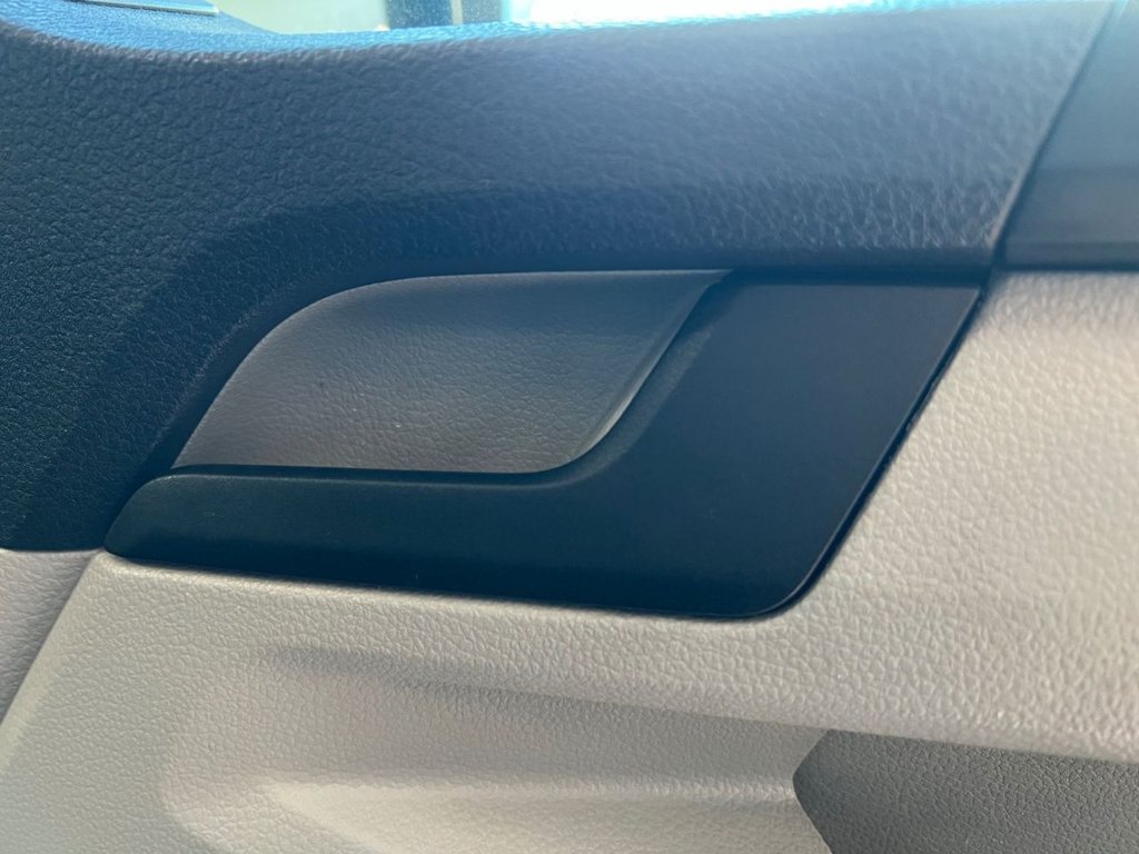 Used Volkswagen Transporter 2017 for sale - 76698526: Photo 29