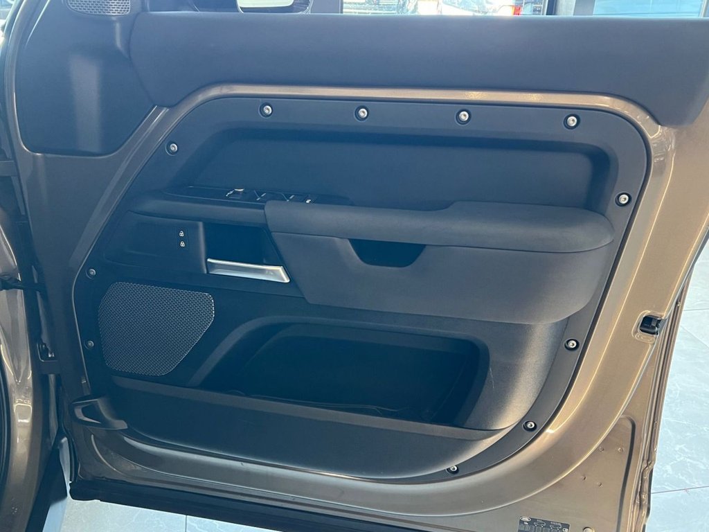 Used Land Rover Defender 2021 for sale - 78145473: Photo 28