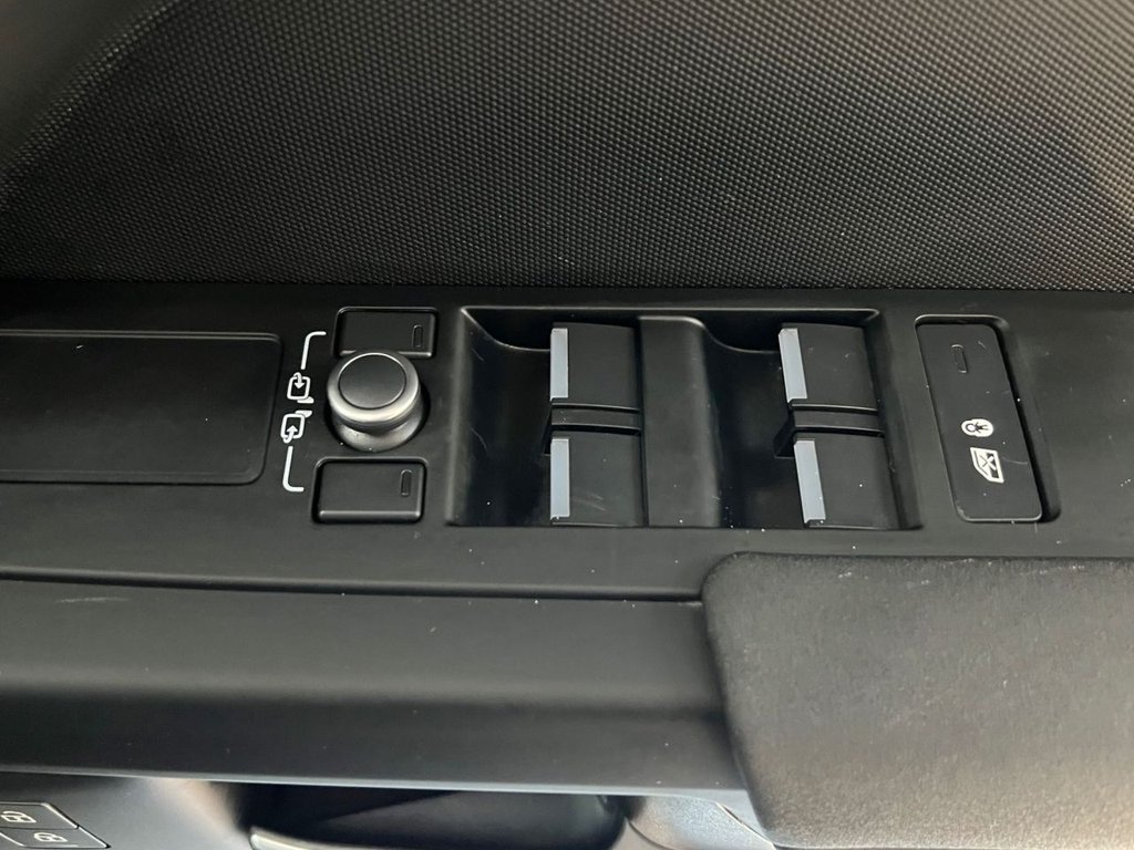 Used Land Rover Defender 2021 for sale - 78145473: Photo 32