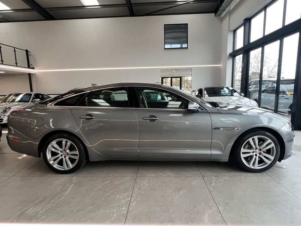 Used Jaguar XJ 2015 for sale - 77014192: Photo 2