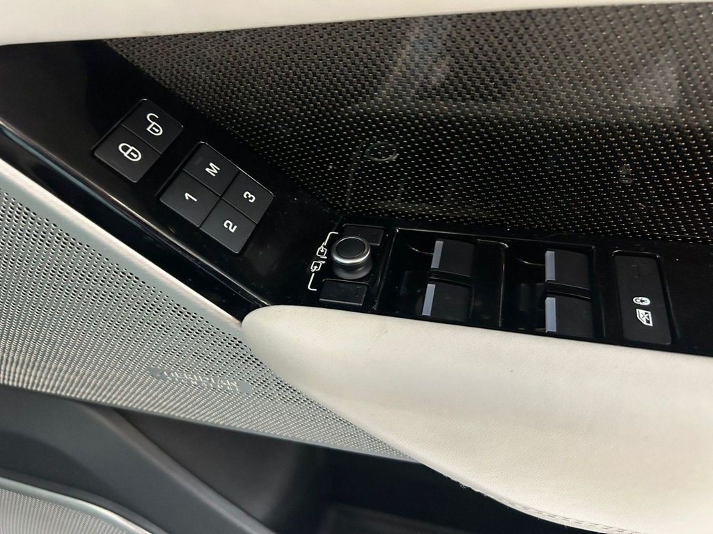 Used Land Rover Range Rover Velar 2018 for sale - 77685406: Photo 27