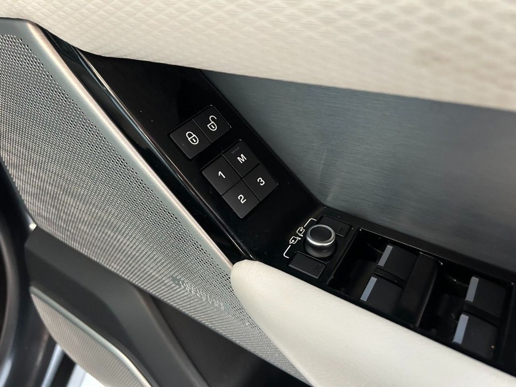 Used Land Rover Range Rover Velar 2017 for sale - 77747973: Photo 30